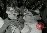 Image Milwaukee Braves Baseball Team arrive dans la ville Milwaukee Wisconsin USA, 1953, de la seconde 21 séquences d'archives historiques vidéo 65675020699