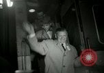Image Milwaukee Braves Baseball Team arrive dans la ville Milwaukee Wisconsin USA, 1953, de la seconde 23 séquences d'archives historiques vidéo 65675020699