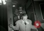 Image Milwaukee Braves Baseball Team arrive dans la ville Milwaukee Wisconsin USA, 1953, de la seconde 24 séquences d'archives historiques vidéo 65675020699