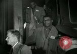 Image Milwaukee Braves Baseball Team arrive dans la ville Milwaukee Wisconsin USA, 1953, de la seconde 29 séquences d'archives historiques vidéo 65675020699