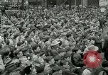 Image Milwaukee Braves Baseball Team arrive dans la ville Milwaukee Wisconsin USA, 1953, de la seconde 32 séquences d'archives historiques vidéo 65675020699