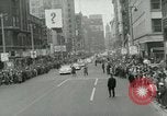 Image Milwaukee Braves Baseball Team arrive dans la ville Milwaukee Wisconsin USA, 1953, de la seconde 34 séquences d'archives historiques vidéo 65675020699