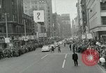 Image Milwaukee Braves Baseball Team arrive dans la ville Milwaukee Wisconsin USA, 1953, de la seconde 35 séquences d'archives historiques vidéo 65675020699