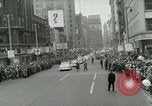 Image Milwaukee Braves Baseball Team arrive dans la ville Milwaukee Wisconsin USA, 1953, de la seconde 36 séquences d'archives historiques vidéo 65675020699