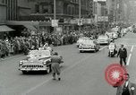 Image Milwaukee Braves Baseball Team arrive dans la ville Milwaukee Wisconsin USA, 1953, de la seconde 37 séquences d'archives historiques vidéo 65675020699