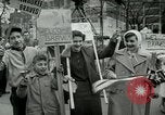 Image Milwaukee Braves Baseball Team arrive dans la ville Milwaukee Wisconsin USA, 1953, de la seconde 42 séquences d'archives historiques vidéo 65675020699