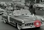 Image Milwaukee Braves Baseball Team arrive dans la ville Milwaukee Wisconsin USA, 1953, de la seconde 48 séquences d'archives historiques vidéo 65675020699