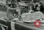 Image Milwaukee Braves Baseball Team arrive dans la ville Milwaukee Wisconsin USA, 1953, de la seconde 50 séquences d'archives historiques vidéo 65675020699
