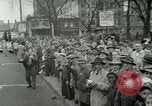 Image Milwaukee Braves Baseball Team arrive dans la ville Milwaukee Wisconsin USA, 1953, de la seconde 53 séquences d'archives historiques vidéo 65675020699