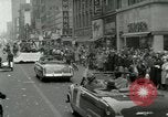 Image Milwaukee Braves Baseball Team arrive dans la ville Milwaukee Wisconsin USA, 1953, de la seconde 54 séquences d'archives historiques vidéo 65675020699