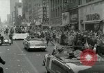 Image Milwaukee Braves Baseball Team arrive dans la ville Milwaukee Wisconsin USA, 1953, de la seconde 55 séquences d'archives historiques vidéo 65675020699