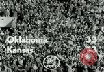 Image match de football Lawrence Kansas USA, 1950, de la seconde 6 séquences d'archives historiques vidéo 65675020705