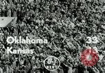 Image match de football Lawrence Kansas USA, 1950, de la seconde 7 séquences d'archives historiques vidéo 65675020705