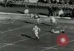 Image match de football Lawrence Kansas USA, 1950, de la seconde 27 séquences d'archives historiques vidéo 65675020705