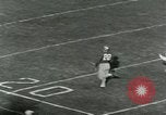 Image match de football Lawrence Kansas USA, 1950, de la seconde 43 séquences d'archives historiques vidéo 65675020705