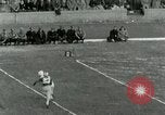 Image match de football Lawrence Kansas USA, 1950, de la seconde 62 séquences d'archives historiques vidéo 65675020705