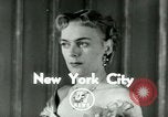 Immagine di Christine Jorgensen avvocato transgender New York City USA, 1953, secondo 3 filmato di repertorio 65675020719