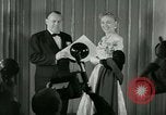 Immagine di Christine Jorgensen avvocato transgender New York City USA, 1953, secondo 8 filmato di repertorio 65675020719