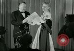 Immagine di Christine Jorgensen avvocato transgender New York City USA, 1953, secondo 10 filmato di repertorio 65675020719