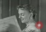 Immagine di Christine Jorgensen avvocato transgender New York City USA, 1953, secondo 15 filmato di repertorio 65675020719
