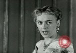 Immagine di Christine Jorgensen avvocato transgender New York City USA, 1953, secondo 24 filmato di repertorio 65675020719