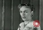 Immagine di Christine Jorgensen avvocato transgender New York City USA, 1953, secondo 25 filmato di repertorio 65675020719
