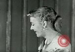 Immagine di Christine Jorgensen avvocato transgender New York City USA, 1953, secondo 40 filmato di repertorio 65675020719