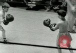 Standbild junge Boxer New York City USA, 1953, aus Sekunde 26 historischem Filmmaterial Videoclip 65675020723