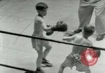 Standbild junge Boxer New York City USA, 1953, aus Sekunde 30 historischem Filmmaterial Videoclip 65675020723