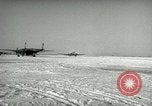 Immagine di Aria Yonpo evacuazione di base Yonpo Corea, 1950, secondo 60 filmato di repertorio 65675020744