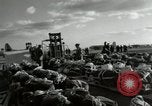 Immagine di Operai giapponese Chosin Corea del serbatoio, 1950, secondo 21 filmato di repertorio 65675020771