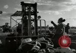 Immagine di Operai giapponese Chosin Corea del serbatoio, 1950, secondo 25 filmato di repertorio 65675020771
