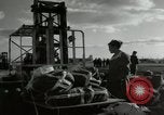 Immagine di Operai giapponese Chosin Corea del serbatoio, 1950, secondo 30 filmato di repertorio 65675020771