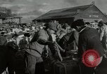 Immagine di Operai giapponese Chosin Corea del serbatoio, 1950, secondo 35 filmato di repertorio 65675020771