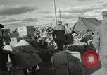 Immagine di Operai giapponese Chosin Corea del serbatoio, 1950, secondo 55 filmato di repertorio 65675020771