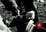Immagine di Marmite può razioni alimentari nella guerra di Corea Corea, 1951, secondo 56 filmato di repertorio 65675020780