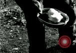 Immagine di Marmite può razioni alimentari nella guerra di Corea Corea, 1951, secondo 58 filmato di repertorio 65675020780