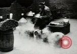 Standbild Frau Dynamite Berlin Deutschland, 1949, aus Sekunde 15 historischem Filmmaterial Videoclip 65675020789