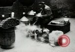 Standbild Frau Dynamite Berlin Deutschland, 1949, aus Sekunde 16 historischem Filmmaterial Videoclip 65675020789