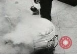Standbild Frau Dynamite Berlin Deutschland, 1949, aus Sekunde 19 historischem Filmmaterial Videoclip 65675020789