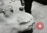 Standbild Frau Dynamite Berlin Deutschland, 1949, aus Sekunde 21 historischem Filmmaterial Videoclip 65675020789