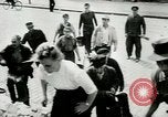 Standbild Frau Dynamite Berlin Deutschland, 1949, aus Sekunde 28 historischem Filmmaterial Videoclip 65675020789