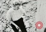 Standbild Frau Dynamite Berlin Deutschland, 1949, aus Sekunde 36 historischem Filmmaterial Videoclip 65675020789