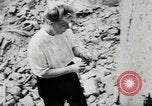 Standbild Frau Dynamite Berlin Deutschland, 1949, aus Sekunde 37 historischem Filmmaterial Videoclip 65675020789