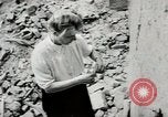 Standbild Frau Dynamite Berlin Deutschland, 1949, aus Sekunde 39 historischem Filmmaterial Videoclip 65675020789