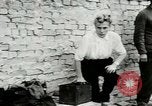 Standbild Frau Dynamite Berlin Deutschland, 1949, aus Sekunde 44 historischem Filmmaterial Videoclip 65675020789