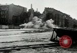 Standbild Frau Dynamite Berlin Deutschland, 1949, aus Sekunde 59 historischem Filmmaterial Videoclip 65675020789