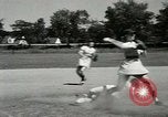 Image des femmes jouant All American Girls Baseball jeu Kenosha Wisconsin USA, 1949, de la seconde 20 séquences d'archives historiques vidéo 65675020790