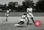 Image des femmes jouant All American Girls Baseball jeu Kenosha Wisconsin USA, 1949, de la seconde 21 séquences d'archives historiques vidéo 65675020790