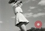 Image des femmes jouant All American Girls Baseball jeu Kenosha Wisconsin USA, 1949, de la seconde 27 séquences d'archives historiques vidéo 65675020790